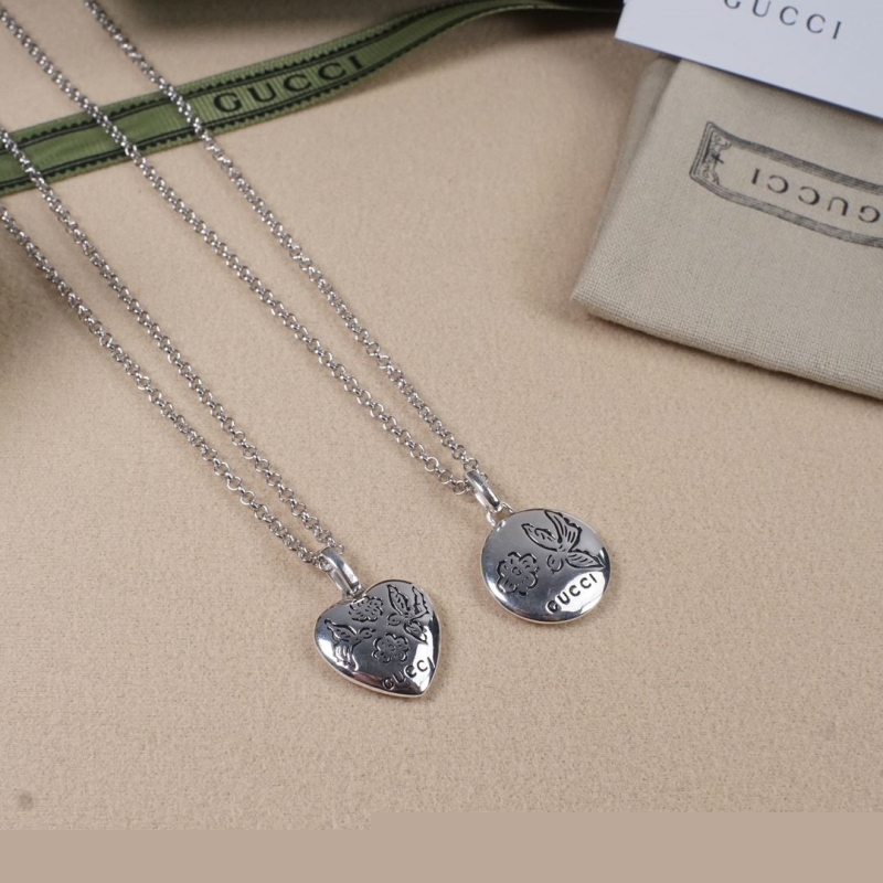 G*u*i necklaces